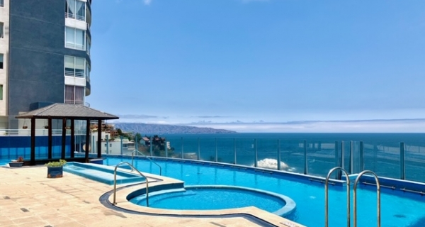 11. Piscina principal